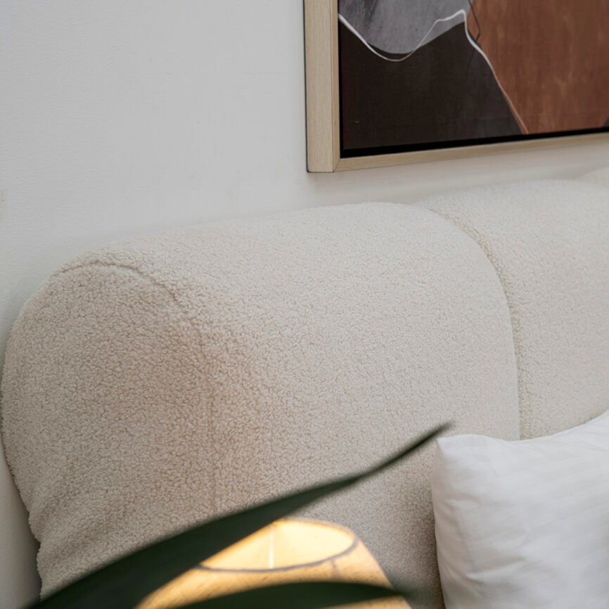 oscar hydraulic upholstered bed with hidden storage base