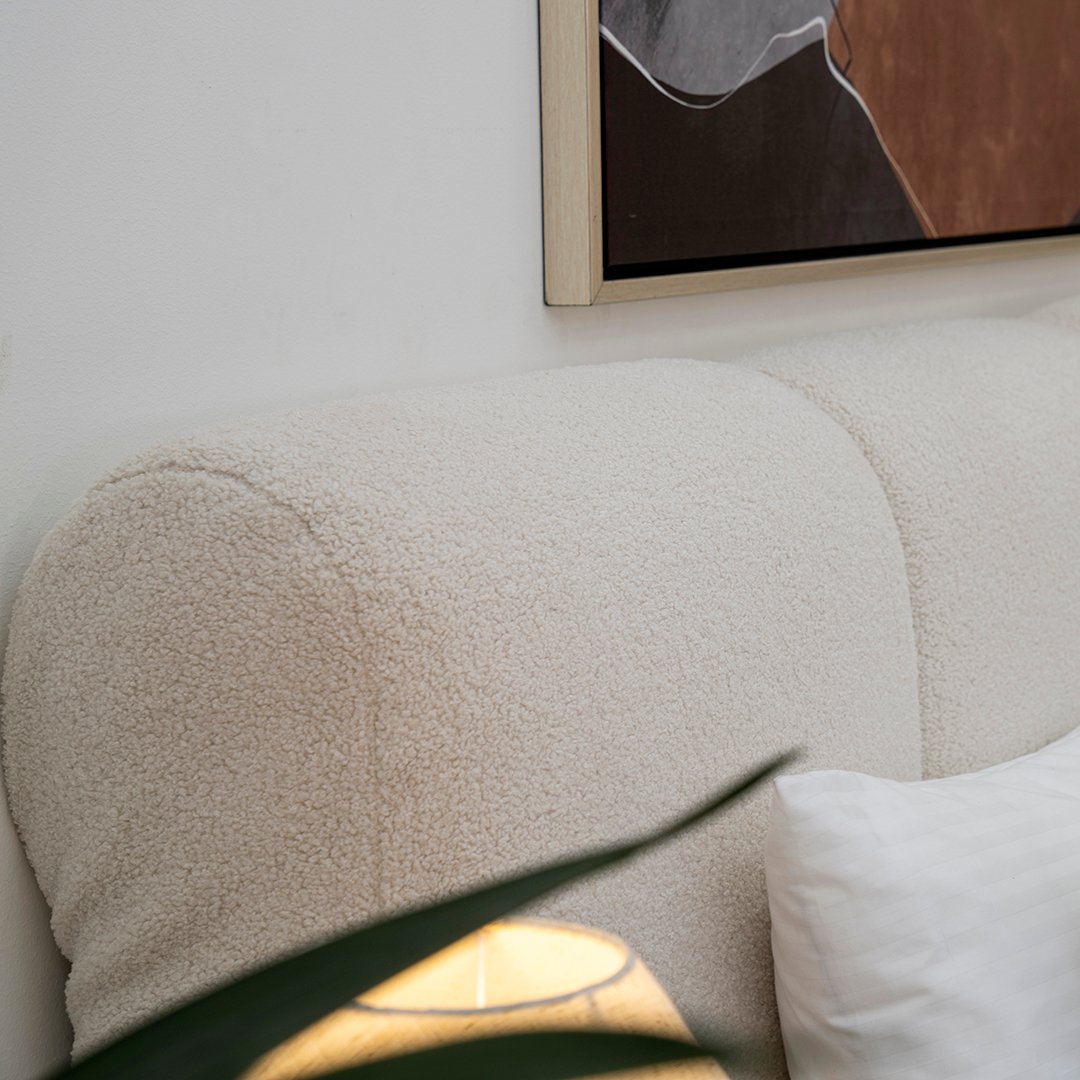 oscar hydraulic upholstered bed with hidden storage base